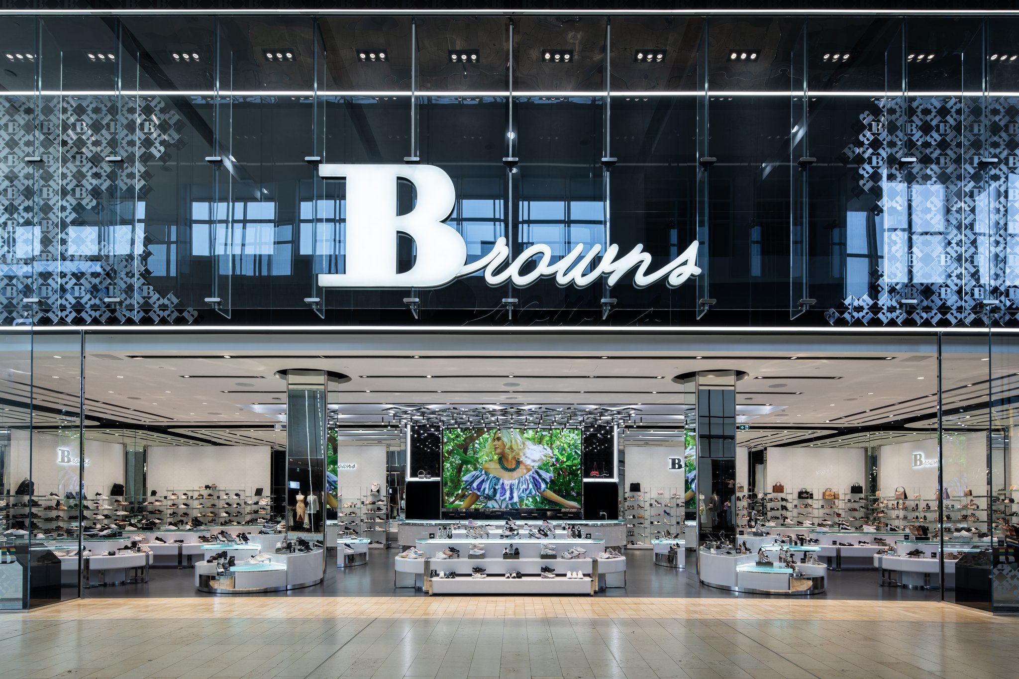 The following is a case study about a retail store photography project we completed for browns shoes, a canadian brand name footwear retailer. Recently two of their flagship stores in toronto received renovations and the purpose of the shoot was to capture images of their sleek new architectural designs and details.