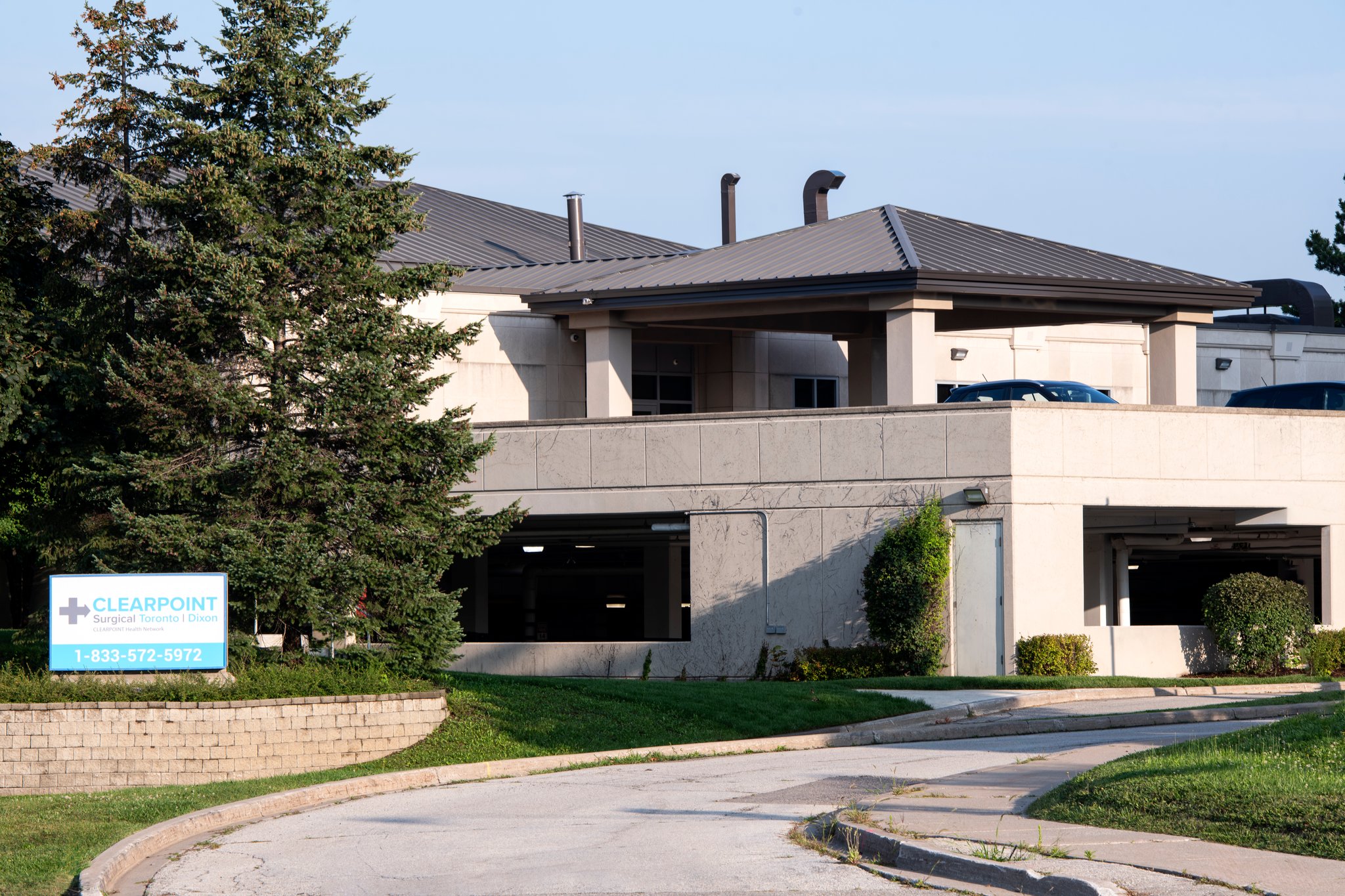 The following is a case study about a medical facility photography project we completed for clearpoint health network, canada's largest independent surgical partner. This project took place at their mississauga location and the overall goal was to provide a photographic overview of one of their medical facilities. Through showcasing their state-of-the-art equipment in their surgical rooms, to the modern design elements, as well as their comfortable, spacious, and inviting recovery rooms, we tailored a photoshoot to tell the story of their business.