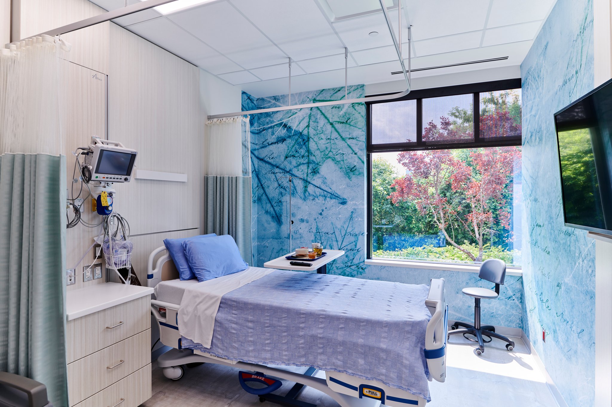 The following is a case study about a medical facility photography project we completed for clearpoint health network, canada's largest independent surgical partner. This project took place at their mississauga location and the overall goal was to provide a photographic overview of one of their medical facilities. Through showcasing their state-of-the-art equipment in their surgical rooms, to the modern design elements, as well as their comfortable, spacious, and inviting recovery rooms, we tailored a photoshoot to tell the story of their business.