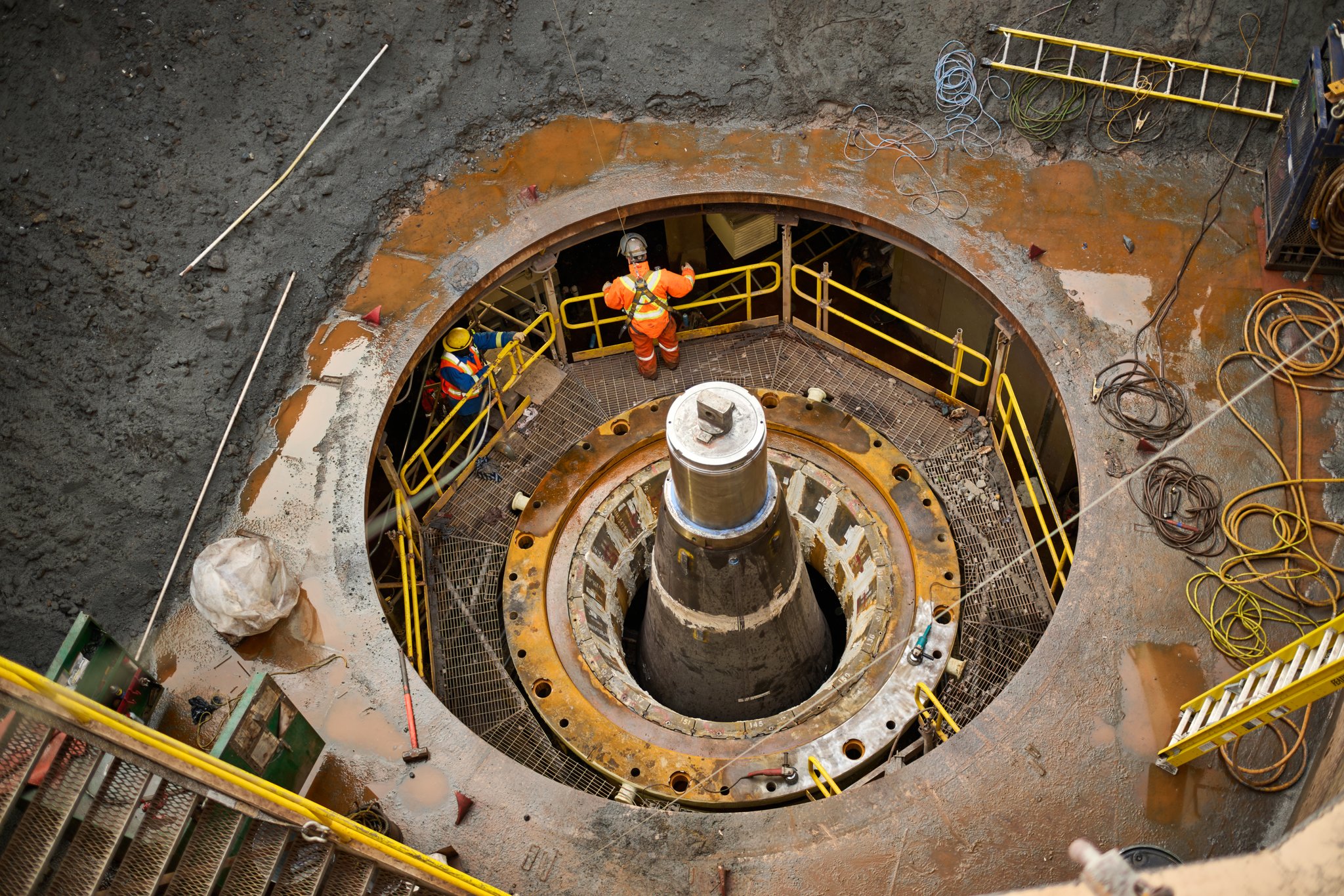 The following is a case study about an industrial mining photography project we completed for metso, a global partner and supplier for businesses in the aggregates, mining, metals refining, and recycling industries. This shoot took place over a 3-day timespan at an iron and ore mining site in northern quebec. The purpose of the project was to capture images, video clips, and team testimonials of metso employees replacing a large piece of machinery for marketing