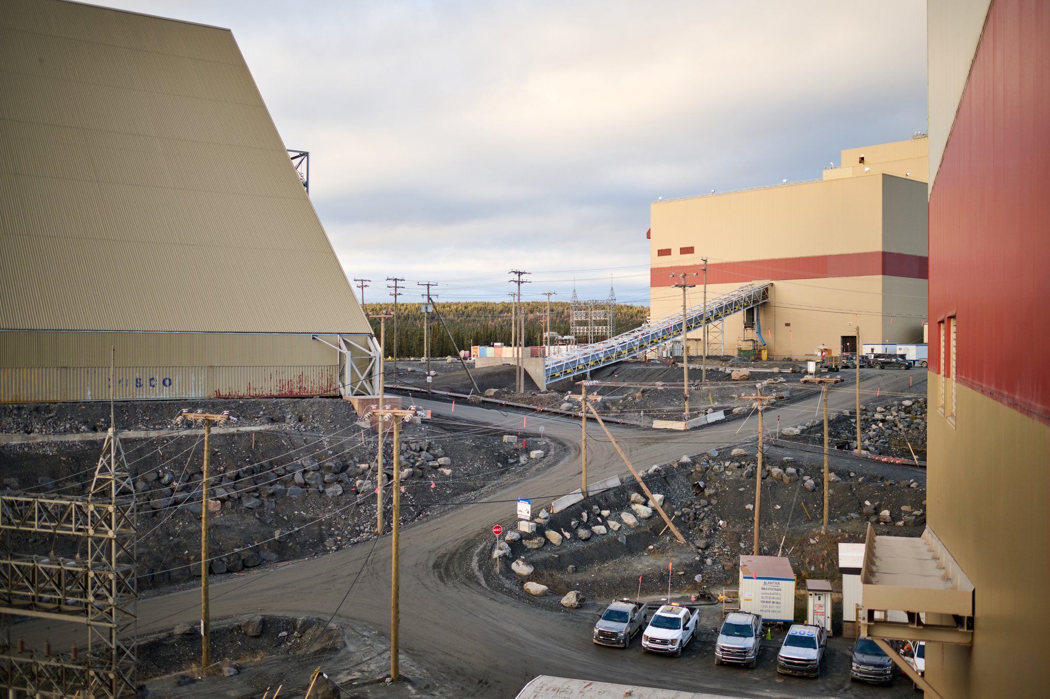 The following is a case study about an industrial mining photography project we completed for metso, a global partner and supplier for businesses in the aggregates, mining, metals refining, and recycling industries. This shoot took place over a 3-day timespan at an iron and ore mining site in northern quebec. The purpose of the project was to capture images, video clips, and team testimonials of metso employees replacing a large piece of machinery for marketing