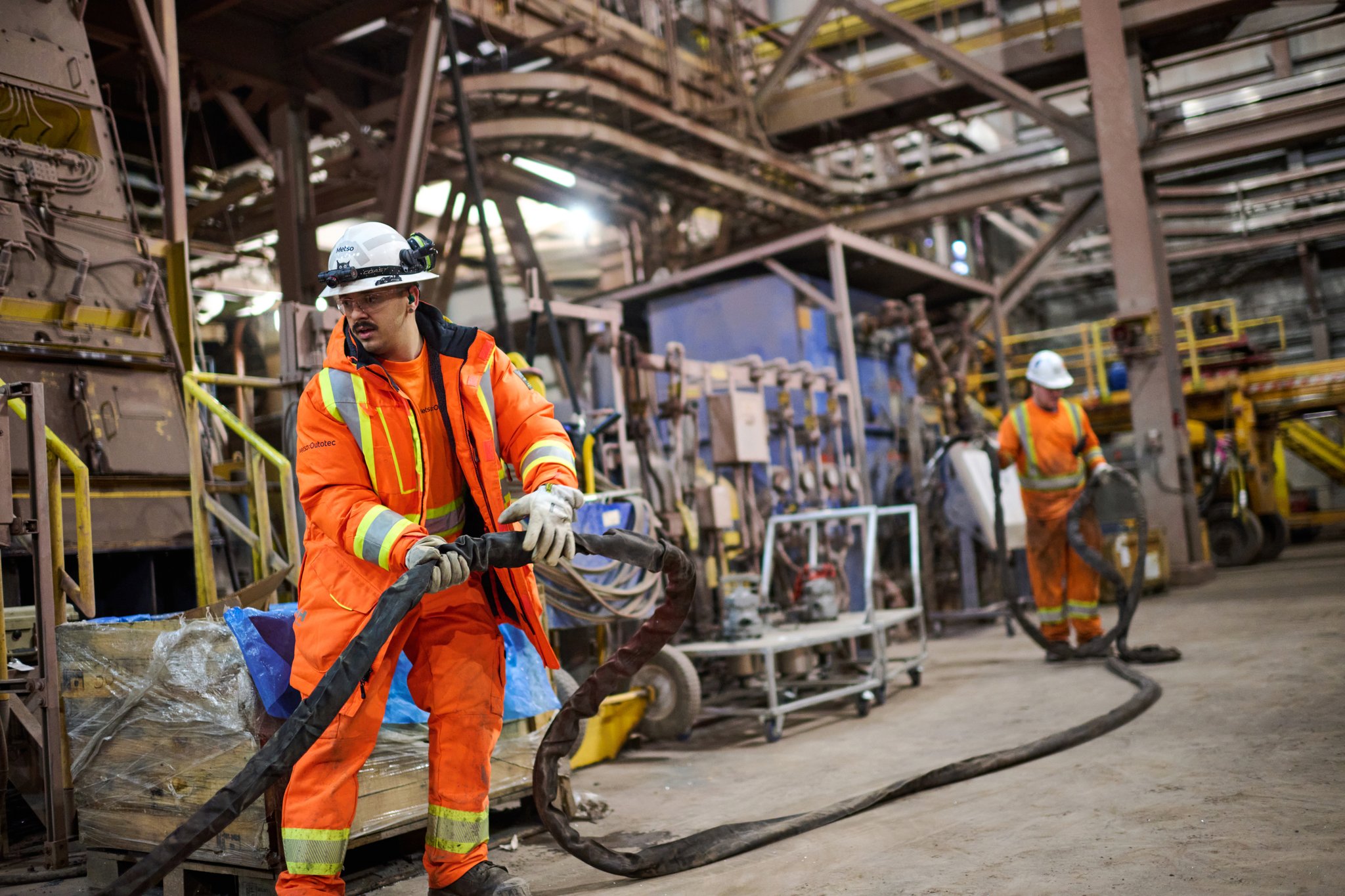 The following is a case study about an industrial mining photography project we completed for metso, a global partner and supplier for businesses in the aggregates, mining, metals refining, and recycling industries. This shoot took place over a 3-day timespan at an iron and ore mining site in northern quebec. The purpose of the project was to capture images, video clips, and team testimonials of metso employees replacing a large piece of machinery for marketing