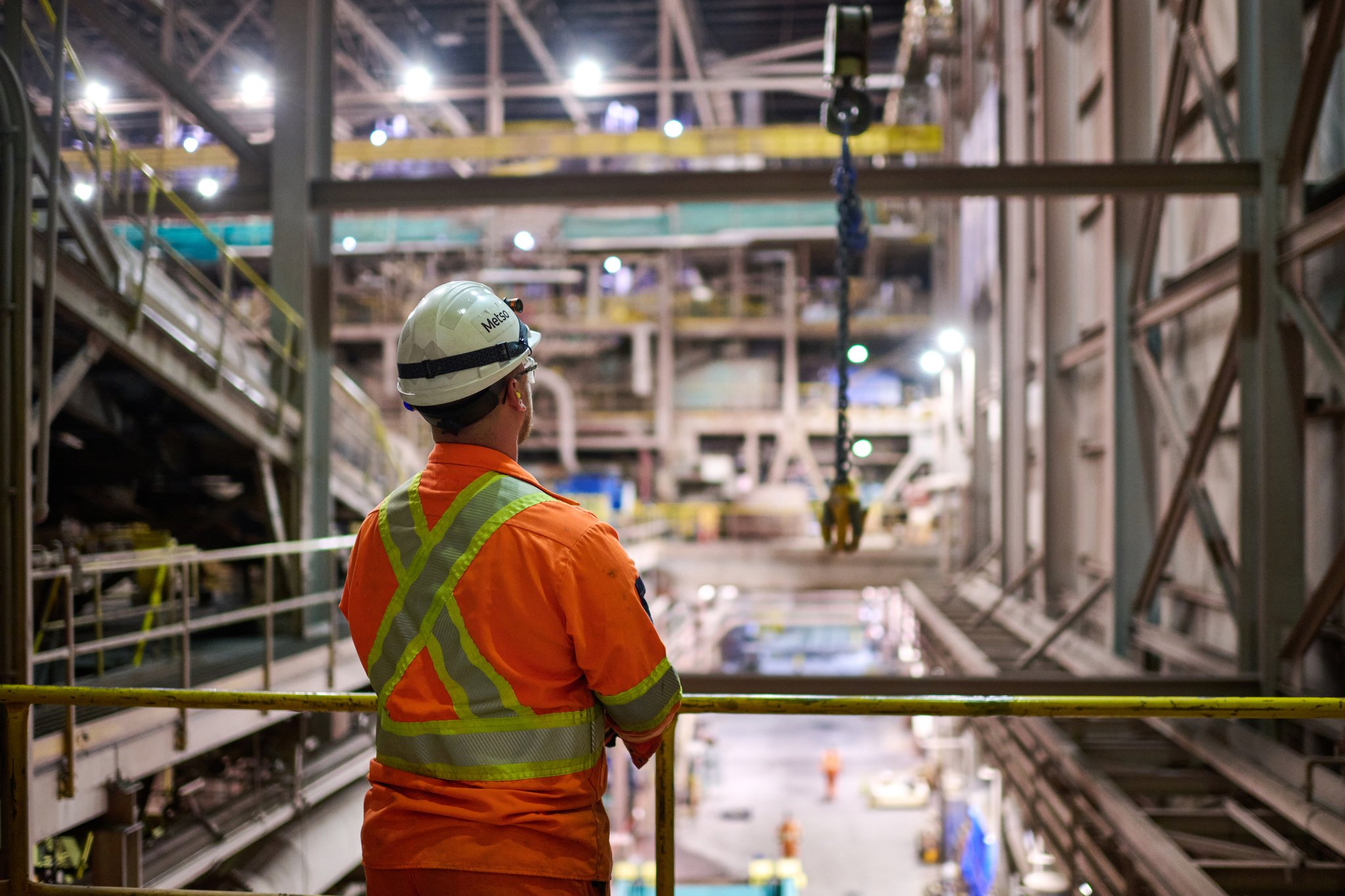 The following is a case study about an industrial mining photography project we completed for metso, a global partner and supplier for businesses in the aggregates, mining, metals refining, and recycling industries. This shoot took place over a 3-day timespan at an iron and ore mining site in northern quebec. The purpose of the project was to capture images, video clips, and team testimonials of metso employees replacing a large piece of machinery for marketing
