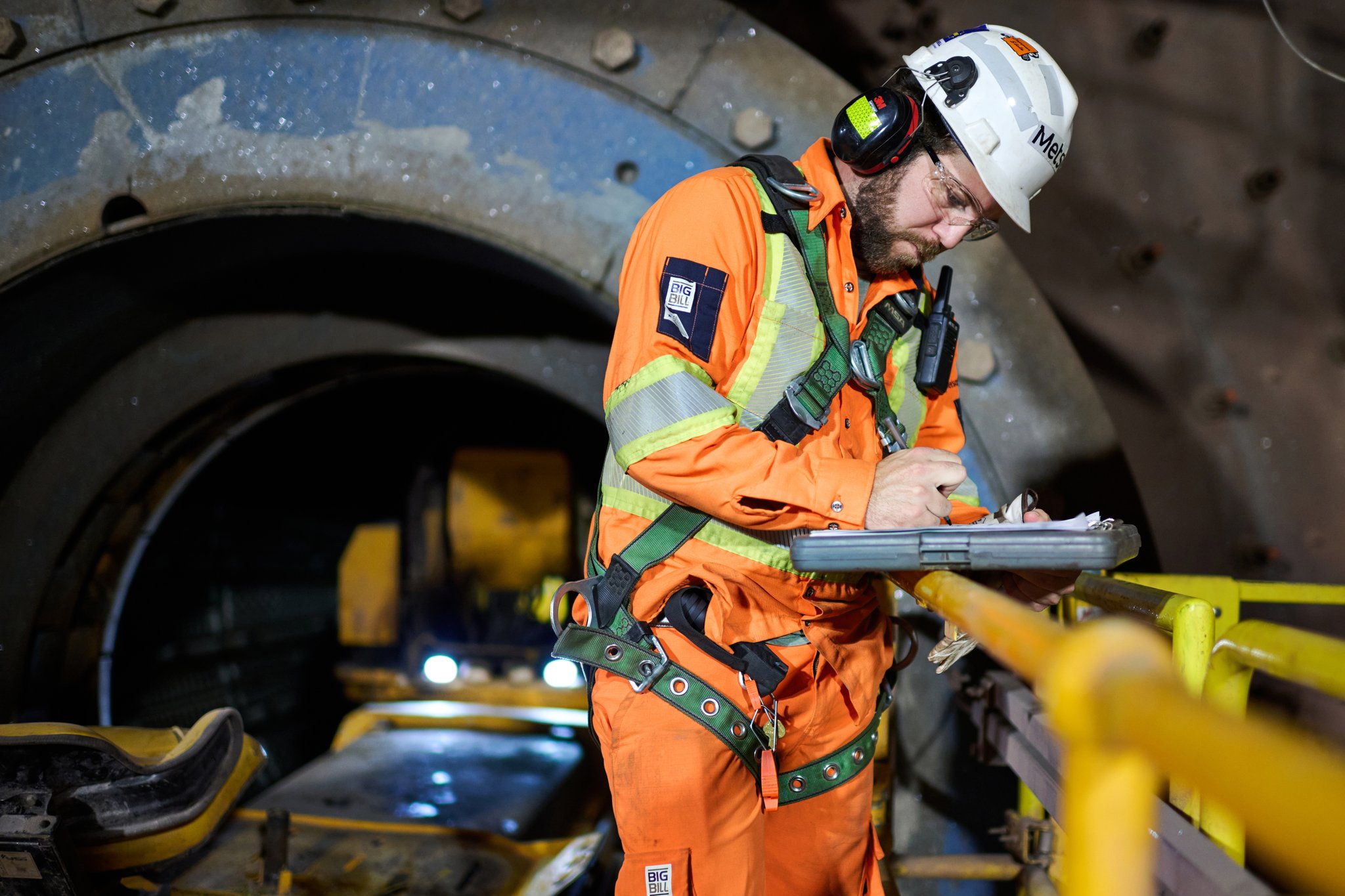 The following is a case study about an industrial mining photography project we completed for metso, a global partner and supplier for businesses in the aggregates, mining, metals refining, and recycling industries. This shoot took place over a 3-day timespan at an iron and ore mining site in northern quebec. The purpose of the project was to capture images, video clips, and team testimonials of metso employees replacing a large piece of machinery for marketing