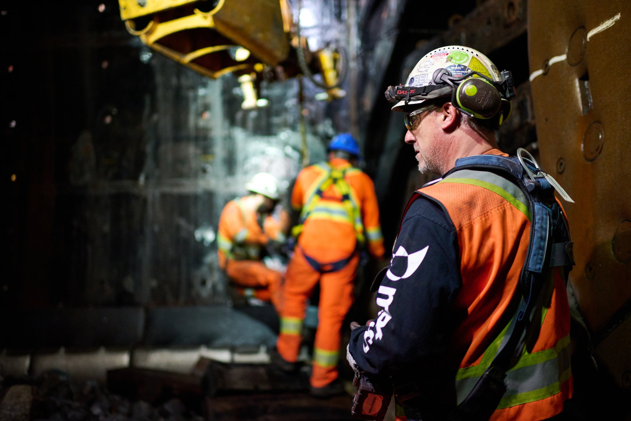 The following is a case study about an industrial mining photography project we completed for metso, a global partner and supplier for businesses in the aggregates, mining, metals refining, and recycling industries. This shoot took place over a 3-day timespan at an iron and ore mining site in northern quebec. The purpose of the project was to capture images, video clips, and team testimonials of metso employees replacing a large piece of machinery for marketing