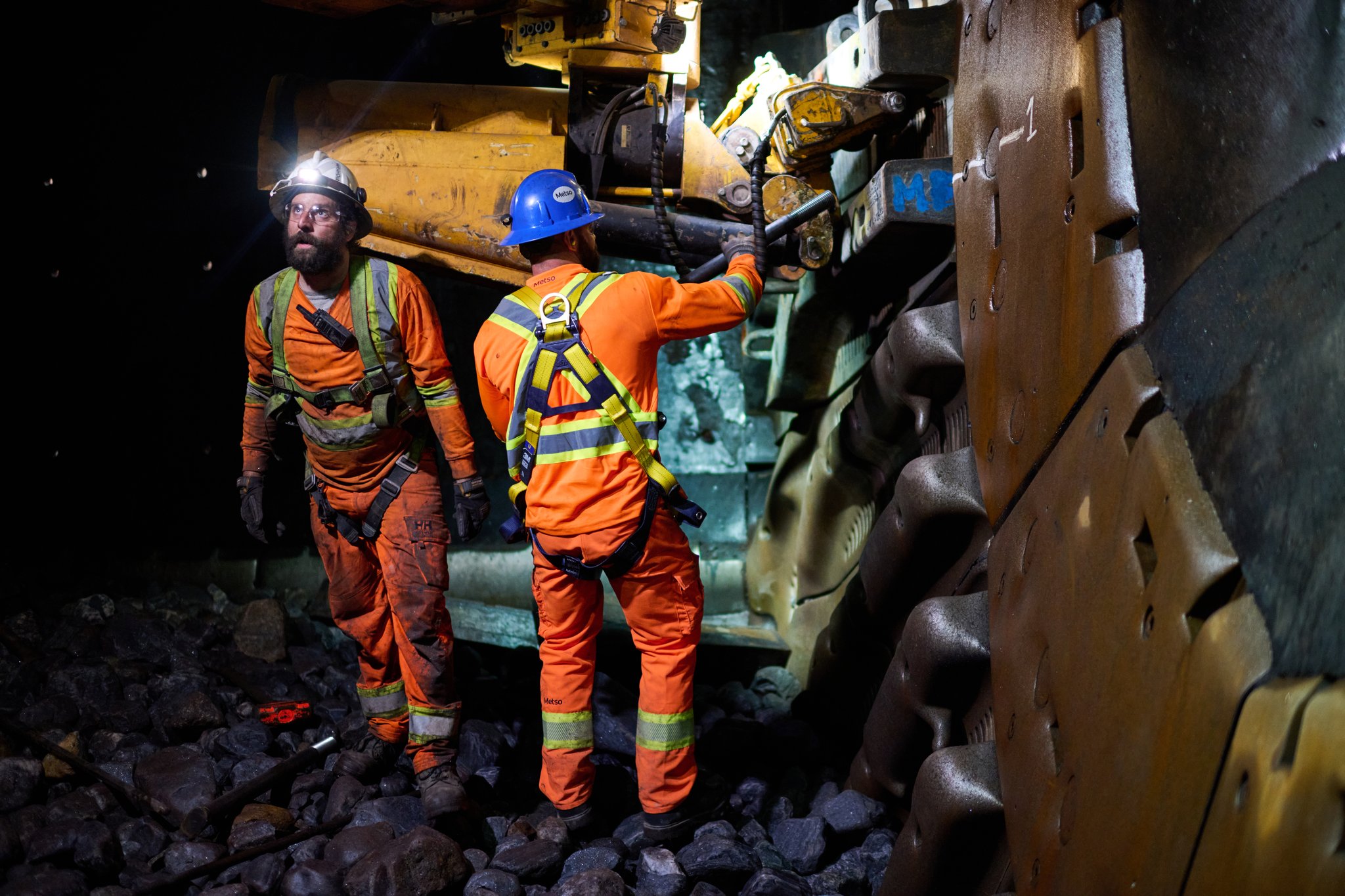 The following is a case study about an industrial mining photography project we completed for metso, a global partner and supplier for businesses in the aggregates, mining, metals refining, and recycling industries. This shoot took place over a 3-day timespan at an iron and ore mining site in northern quebec. The purpose of the project was to capture images, video clips, and team testimonials of metso employees replacing a large piece of machinery for marketing