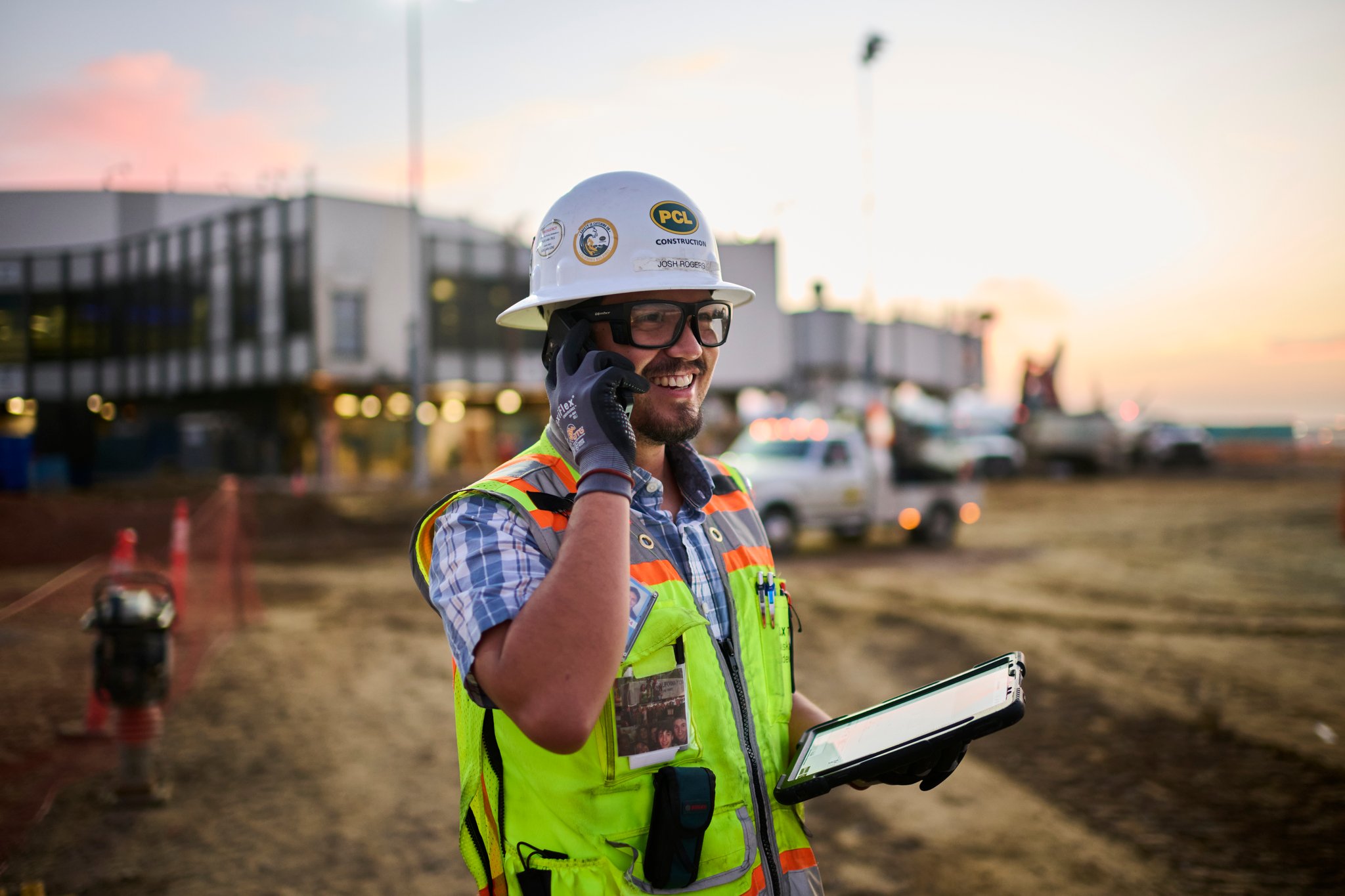 Recruitment Photography: The Role Images Play In Enhancing Employee Recruitment Strategies - Pcl California Robert Lowdon Photography Rlp6337 Copy Website image of construction worker at airport facility