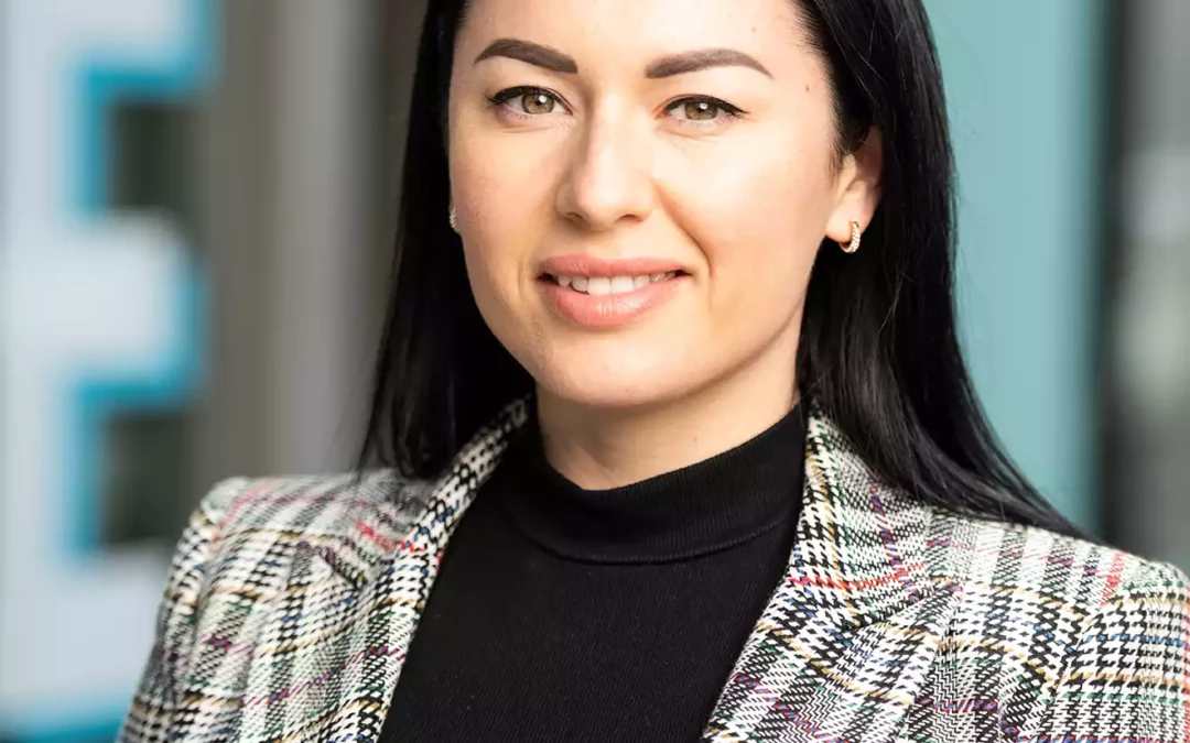 The Best LinkedIn Headshots And How To Create Yours